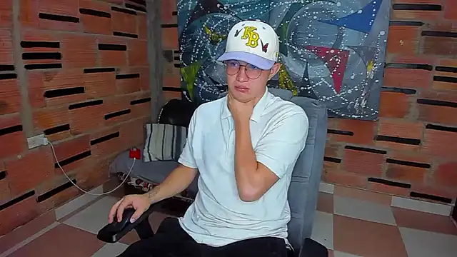 Snapshot of patrik_027 chatting on 02/11/25, 01:30 patrik 027 online show from 02/11/25, 01:30