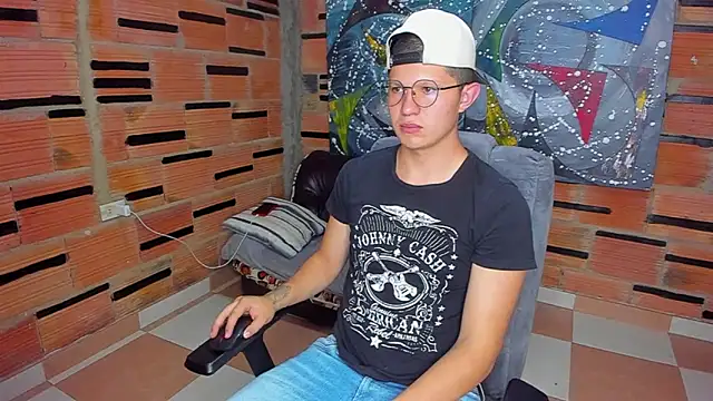 Snapshot of patrik_027 chatting on 02/12/25, 07:24 patrik 027 online show from 02/12/25, 07:24