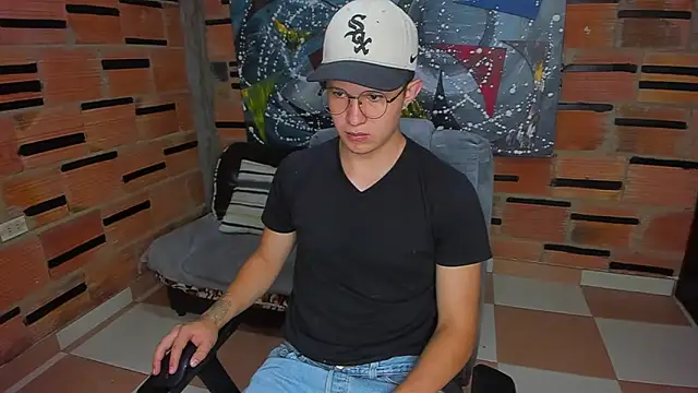 Snapshot of patrik_027 chatting on 02/15/25, 01:05 patrik 027 online show from 02/15/25, 01:05