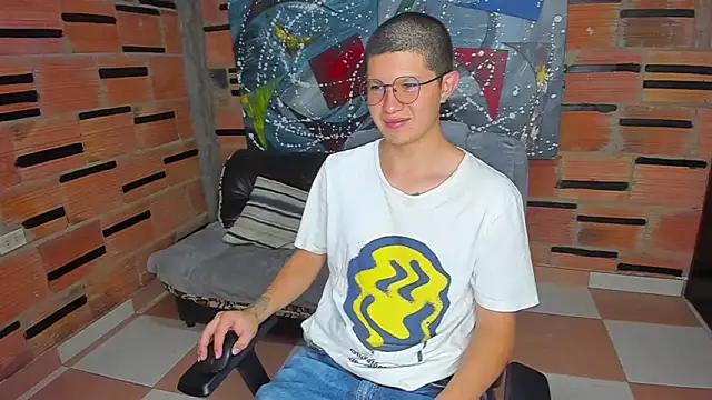 Snapshot of patrik_027 chatting on 02/17/25, 02:15 patrik 027 online show from 02/17/25, 02:15