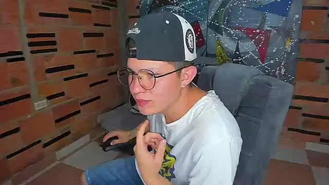 Snapshot of patrik_027 chatting on 02/17/25, 05:21 patrik 027 online show from 02/17/25, 05:21