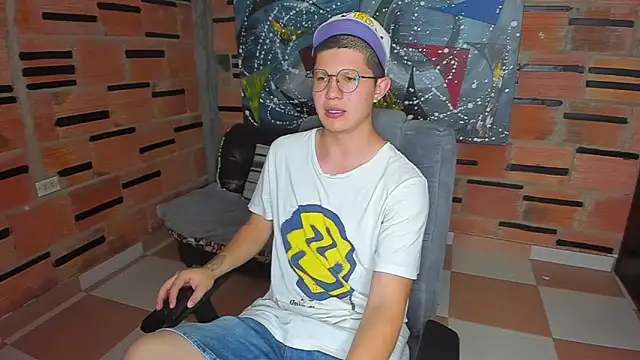 Snapshot of patrik_027 chatting on 02/18/25, 01:10 patrik 027 online show from 02/18/25, 01:10