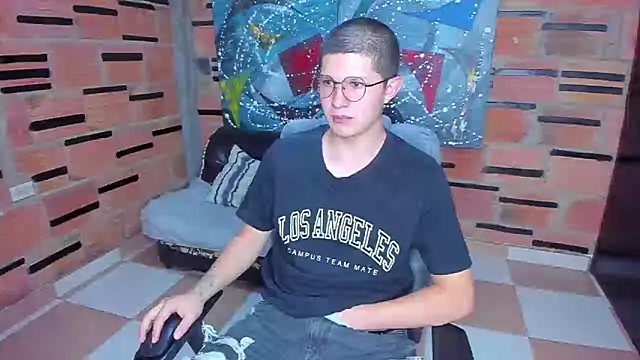 Snapshot of patrik_027 chatting on 02/19/25, 08:41 patrik 027 online show from 02/19/25, 08:41