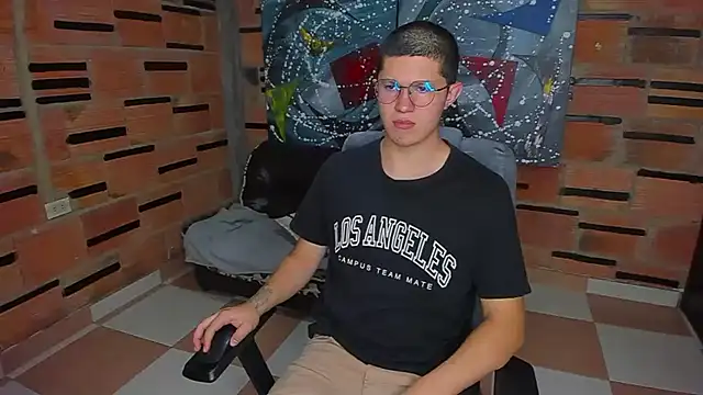 Snapshot of patrik_027 chatting on 02/20/25, 02:24 patrik 027 online show from 02/20/25, 02:24