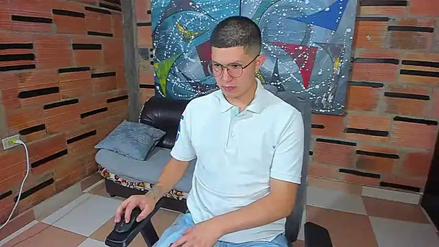 Snapshot of patrik_027 chatting on 02/25/25, 07:14 patrik 027 online show from 02/25/25, 07:14