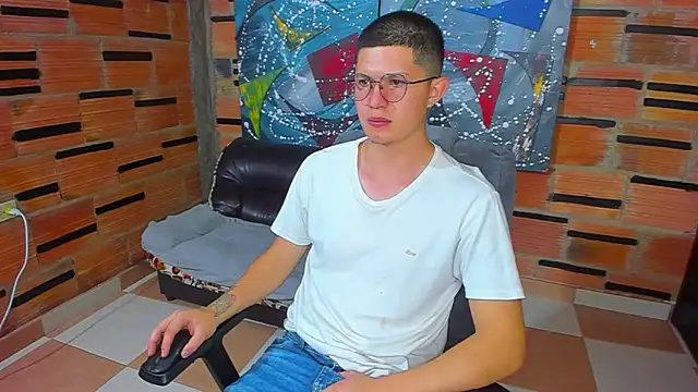 Snapshot of patrik_027 chatting on 02/28/25, 03:26 patrik 027 online show from 02/28/25, 03:26