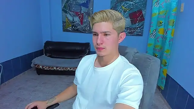 Snapshot of patrik_027 chatting on 10/07/25, 07:33 patrik 027 online show from 10/07/25, 07:33