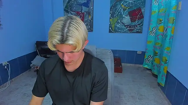 Snapshot of patrik_027 chatting on 11/15/25, 07:32 patrik 027 online show from 11/15/25, 07:32