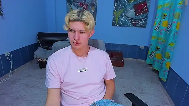 Snapshot of patrik_027 chatting on 11/16/25, 07:52 patrik 027 online show from 11/16/25, 07:52