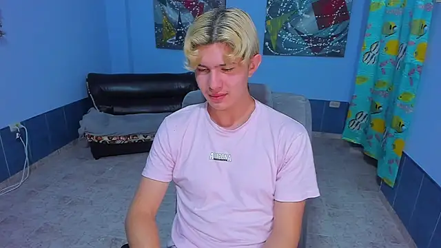 Snapshot of patrik_027 chatting on 11/17/25, 07:58 patrik 027 online show from 11/17/25, 07:58