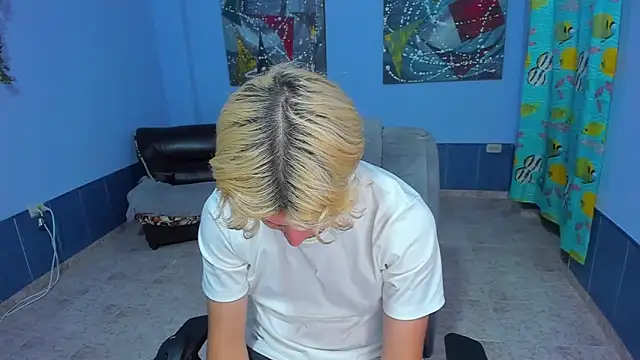 Snapshot of patrik_027 chatting on 11/17/25, 08:36 patrik 027 online show from 11/17/25, 08:36