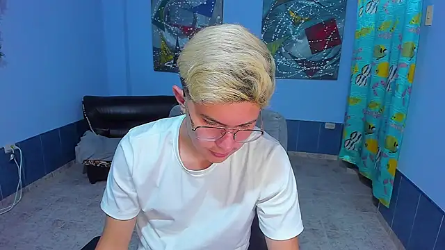 Snapshot of patrik_027 chatting on 11/24/25, 07:57 patrik 027 online show from 11/24/25, 07:57