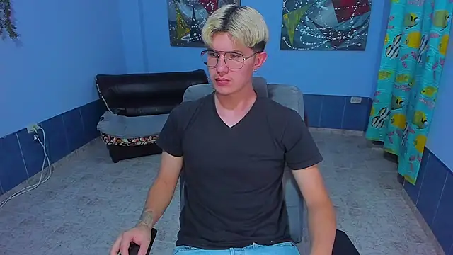 Snapshot of patrik_027 chatting on 11/28/25, 06:49 patrik 027 online show from 11/28/25, 06:49