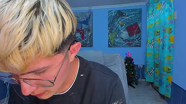 Snapshot of patrik_027 chatting on 11/30/25, 07:45 patrik 027 online show from 11/30/25, 07:45