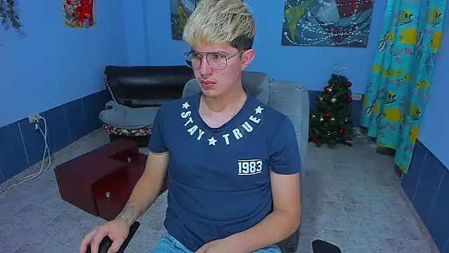 Snapshot of patrik_027 chatting on 12/04/25, 07:28 patrik 027 online show from 12/04/25, 07:28