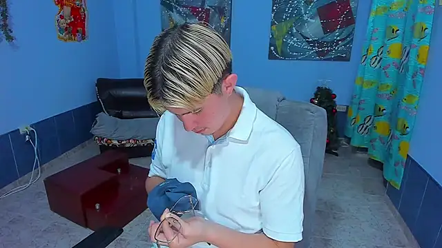 Snapshot of patrik_027 chatting on 12/05/25, 06:11 patrik 027 online show from 12/05/25, 06:11