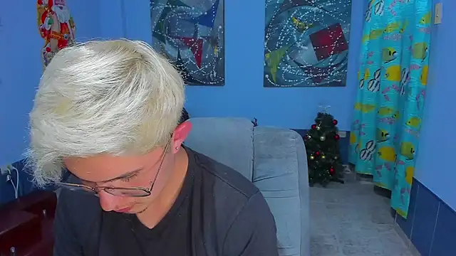 Snapshot of patrik_027 chatting on 12/16/25, 06:51 patrik 027 online show from 12/16/25, 06:51