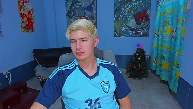 Snapshot of patrik_027 chatting on 12/17/25, 07:36 patrik 027 online show from 12/17/25, 07:36