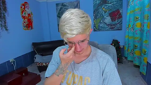 Snapshot of patrik_027 chatting on 12/19/25, 08:54 patrik 027 online show from 12/19/25, 08:54