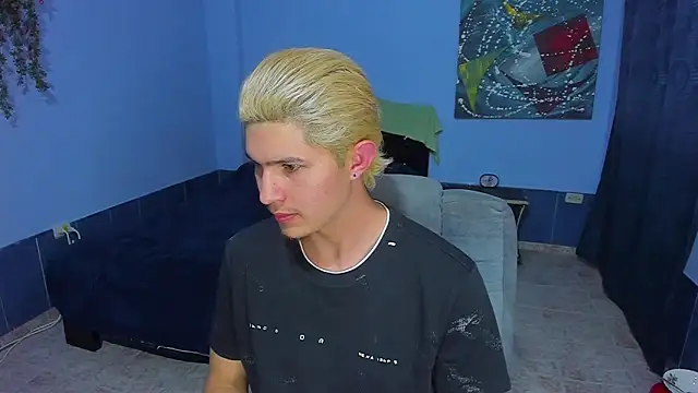 Snapshot of patrik_027 chatting on 03/25/26, 05:13 patrik 027 online show from 03/25/26, 05:13