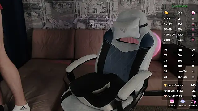 Snapshot of Oliver_Fresh chatting on 12/27/24, 12:12 Oliver Fresh online show from 12/27/24, 12:12