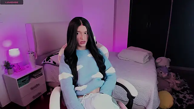 Snapshot of Ainhoads chatting on 11/18/25, 08:52 Ainhoads online show from 11/18/25, 08:52