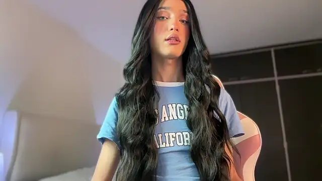 Snapshot of Ainhoads chatting on 12/20/25, 08:43 Ainhoads online show from 12/20/25, 08:43