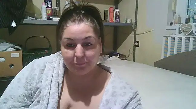 Snapshot of Mileva88 chatting on 01/06/25, 02:03 Mileva88 online show from 01/06/25, 02:03