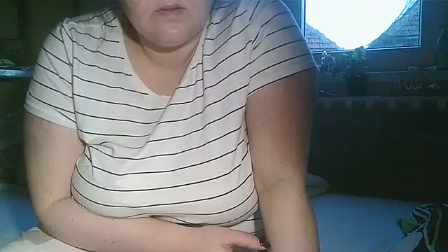 Snapshot of Mileva88 chatting on 03/03/25, 04:24 Mileva88 online show from 03/03/25, 04:24