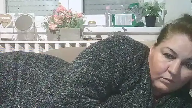 Snapshot of Mileva88 chatting on 11/15/25, 11:43 Mileva88 online show from 11/15/25, 11:43