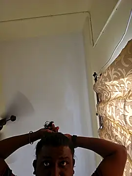 Snapshot of Mallupaiyanaachu chatting on 03/10/26, 04:06 Mallupaiyanaachu online show from 03/10/26, 04:06