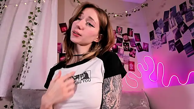 Snapshot of LuckySexyDoll chatting on 12/17/24, 11:49 LuckySexyDoll online show from 12/17/24, 11:49