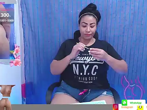 Snapshot of mature_beautifull chatting on 05/15/26, 02:07 mature beautifull online show from 05/15/26, 02:07