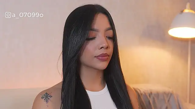 sarah hiill online show from 12/17/25, 12:00