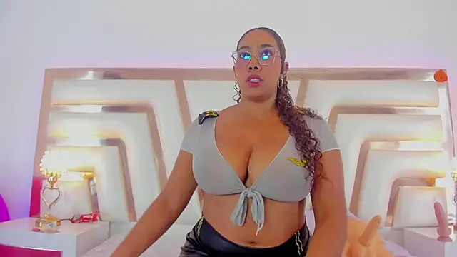 Aisharhodes00 online show from 11/04/25, 08:41