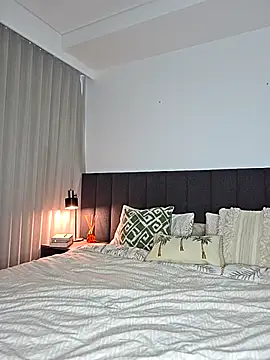 Snapshot of SashaJade_ chatting on 02/18/26, 10:28 SashaJade online show from 02/18/26, 10:28