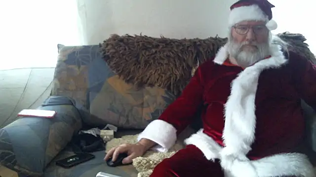 Snapshot of SexySantaC chatting on 12/22/24, 01:33 SexySantaC online show from 12/22/24, 01:33