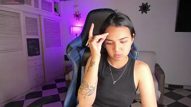 Miss Nicole online show from 01/17/25, 01:47