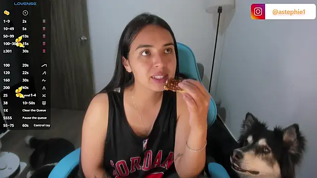 Snapshot of Miss_Nicole chatting on 01/11/26, 12:37 Miss Nicole online show from 01/11/26, 12:37