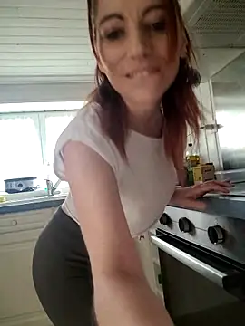 Snapshot of XLisaxx chatting on 03/12/25, 04:35 XLisaxx online show from 03/12/25, 04:35