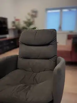 Snapshot of Suesse_Schnitte chatting on 12/16/24, 12:16 Suesse Schnitte online show from 12/16/24, 12:16