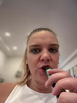 Snapshot of Suesse_Schnitte chatting on 01/14/25, 09:13 Suesse Schnitte online show from 01/14/25, 09:13