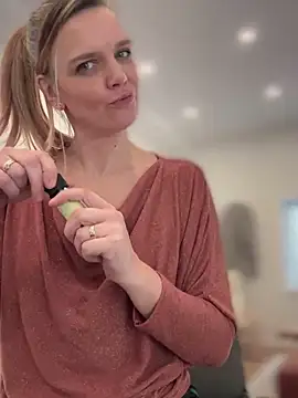 Snapshot of Suesse_Schnitte chatting on 01/31/25, 12:29 Suesse Schnitte online show from 01/31/25, 12:29