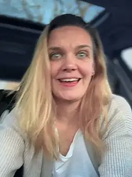 Snapshot of Suesse_Schnitte chatting on 02/20/25, 03:41 Suesse Schnitte online show from 02/20/25, 03:41