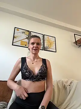 Snapshot of Suesse_Schnitte chatting on 03/10/26, 08:30 Suesse Schnitte online show from 03/10/26, 08:30