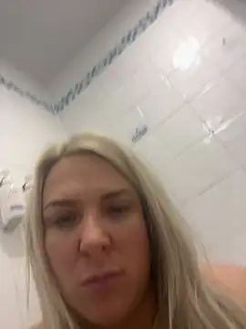 Snapshot of Bustyblondebabe32 chatting on 03/20/26, 02:11 Bustyblondebabe32 online show from 03/20/26, 02:11