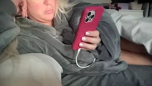 Snapshot of Bustyblondebabe32 chatting on 03/26/26, 06:30 Bustyblondebabe32 online show from 03/26/26, 06:30