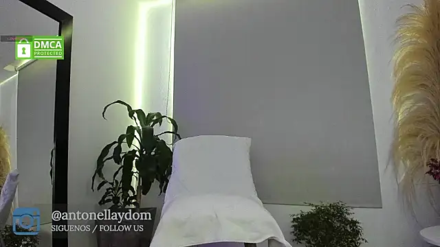 Snapshot of antonella_dom1 chatting on 03/24/26, 06:57 antonella dom1 online show from 03/24/26, 06:57