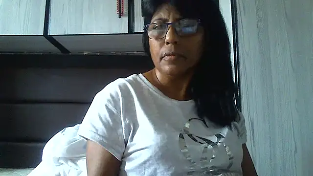 Snapshot of MsAttitude chatting on 01/06/25, 11:29 MsAttitude online show from 01/06/25, 11:29