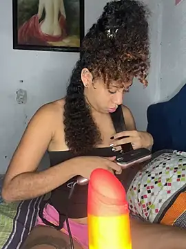 Snapshot of Miley_and_Vash chatting on 03/07/25, 07:38 Miley and Vash online show from 03/07/25, 07:38
